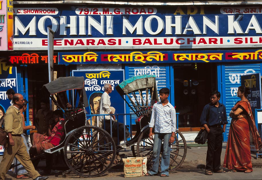 01_malaysiaairlines.kolkata.market.leoburnett.color.india.jpg